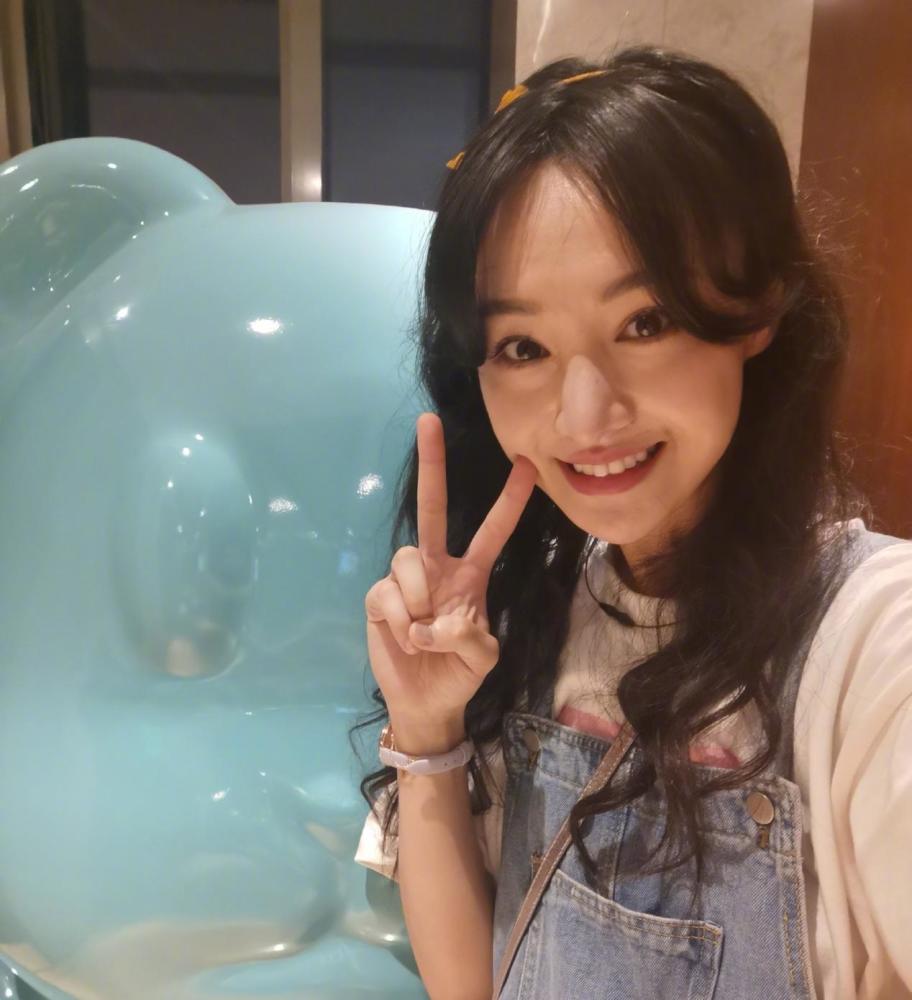 郑爽事件，从跳楼传闻到公众人物心理健康的反思