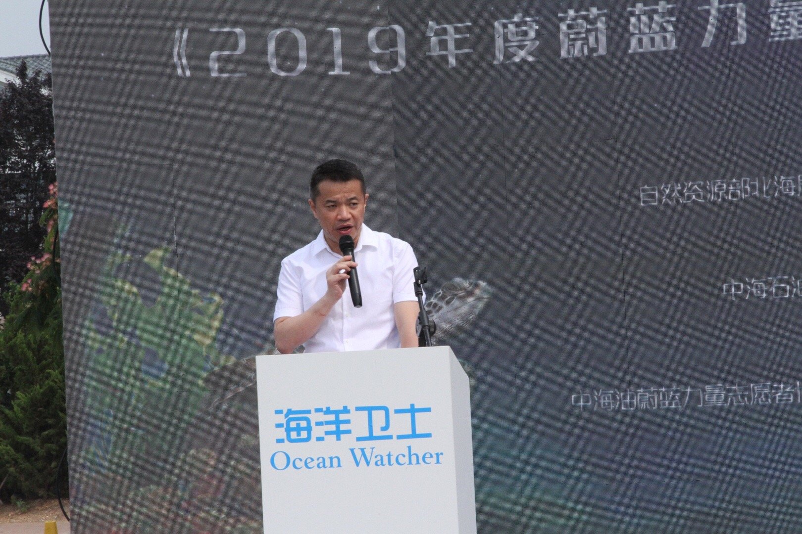诸海滨，探索海洋的蓝色使者