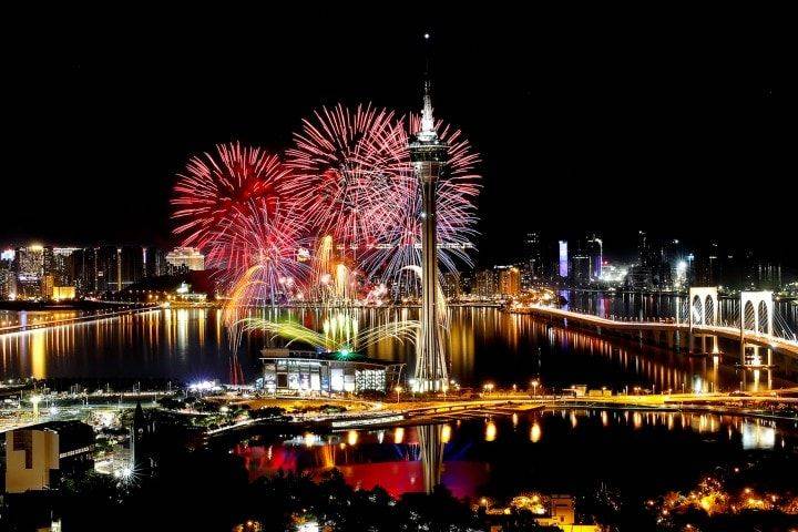 澳门之夜，2046年今晚的璀璨盛景